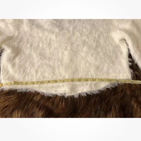 Nwt urban outfitters fuzzy cropped cardigan white L - Picture 7 of 10